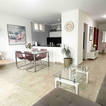 Secluded Romantic Villa Retreat In Tabayesco Tabayesco