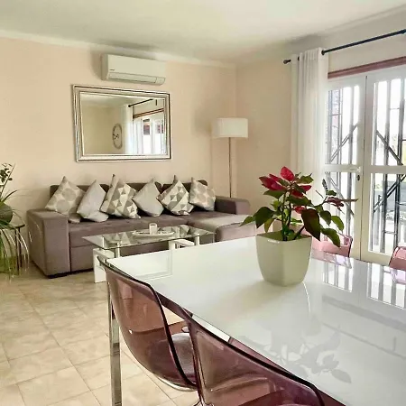 Apartmán Secluded Romantic Villa Retreat In Tabayesco *